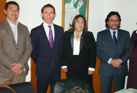 Anunciaron el coloquio sobre movilidad el coordinador general del Observatorio de Transporte y Movilidad Metropolitana, Bernardo Navarro; la diputada 