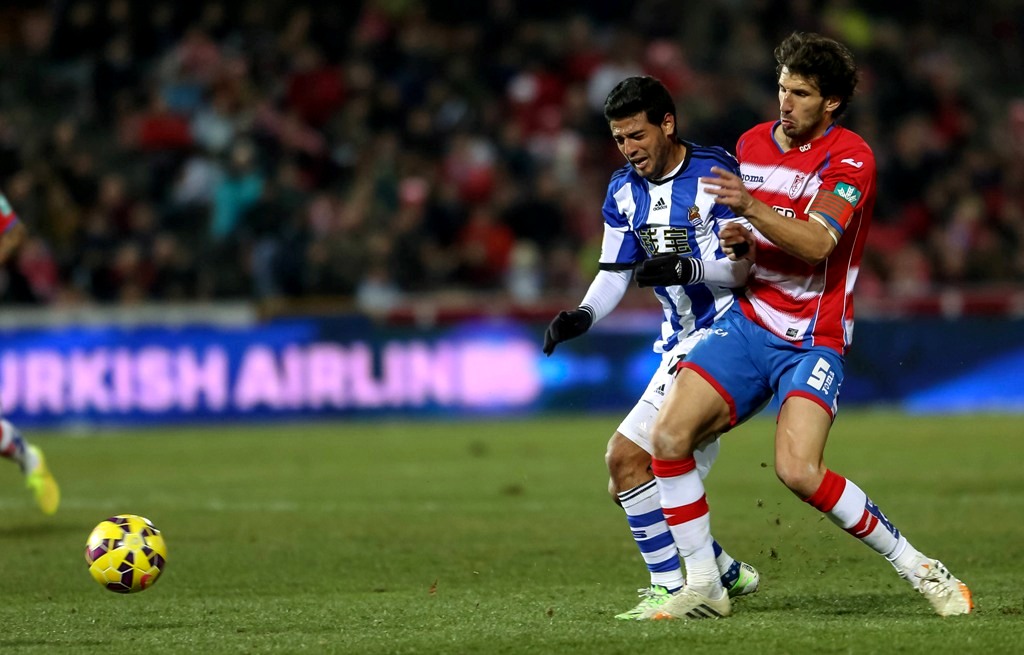 Carlos Vela es el jugador más golpeado de la liga española 