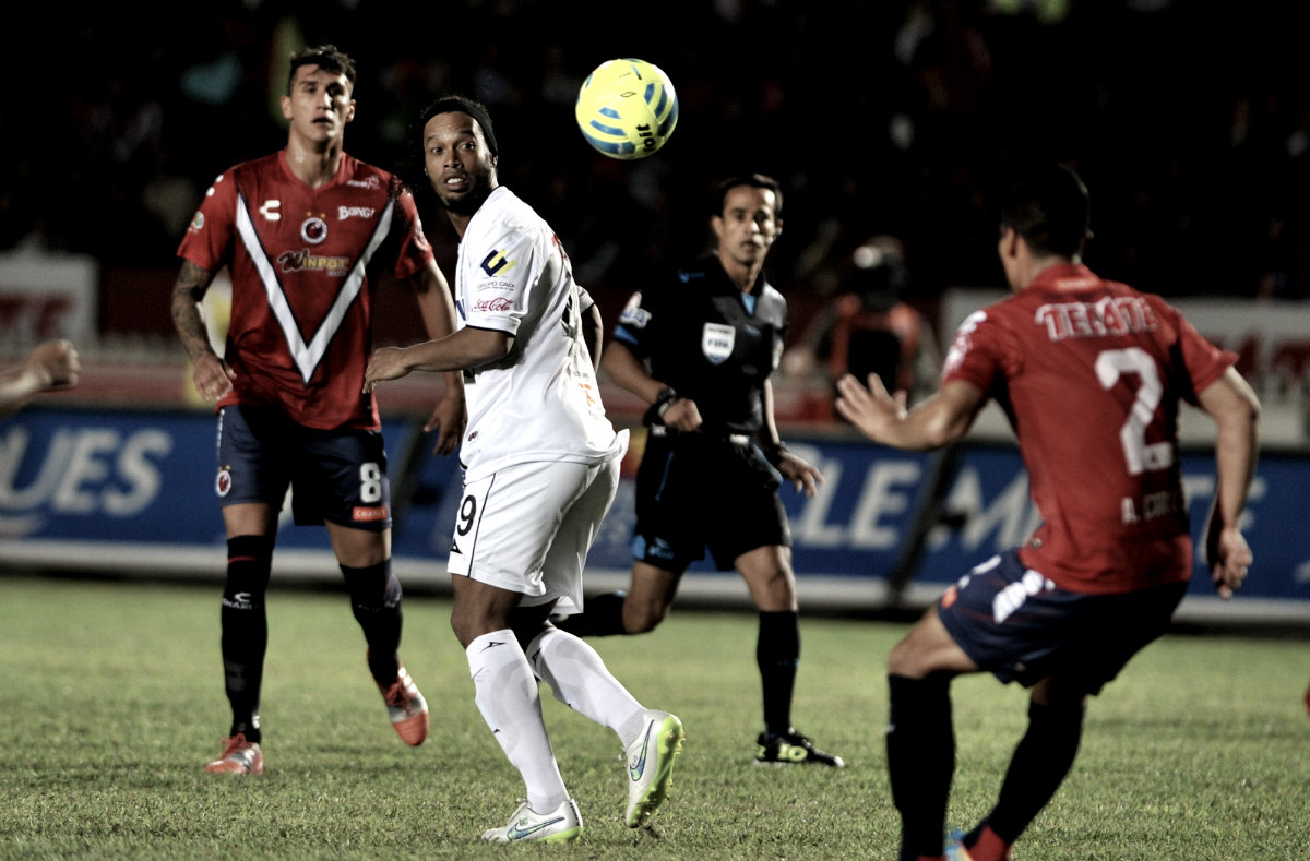 Ronaldinho saltó como titular en el Gallos vs. Veracruz