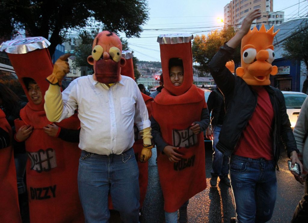 Los manifestantes disfrazados de los personajes de 'Los Simpson'.