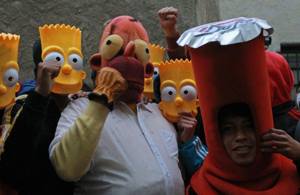 Los manifestantes disfrazados de los personajes de 'Los Simpson'.