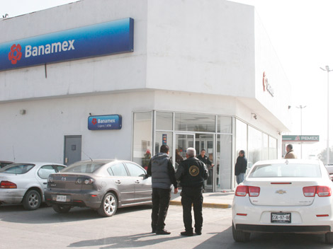 La mujer estaba al interior de un auto que fue tomado por los delincuentes para darse a la fuga.