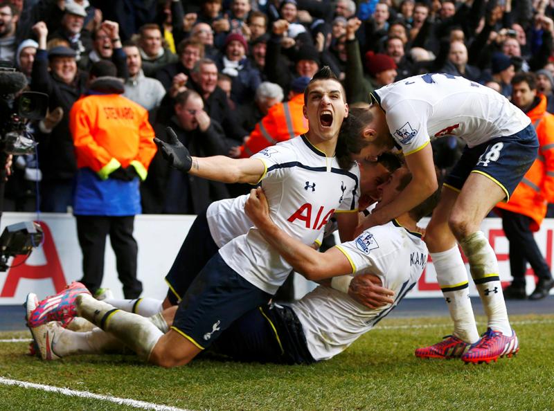 Tottenham festeja el gol del triunfo 