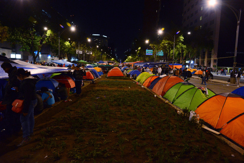 Decenas de casas de campaña fueron instaladas desde la mañana en Paseo de la Reforma.