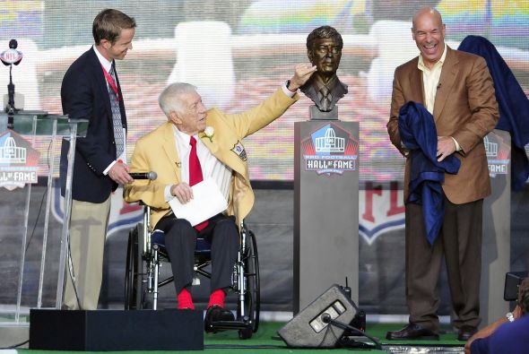 Ed Sabol Fue presentado en el Salón de la Fama por su hijo Steve, 