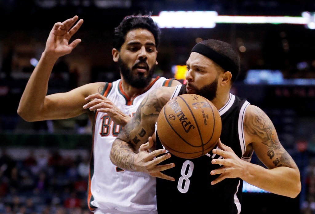 Jorge Gutiérrez durante el duelo entre Bucks y Nets 