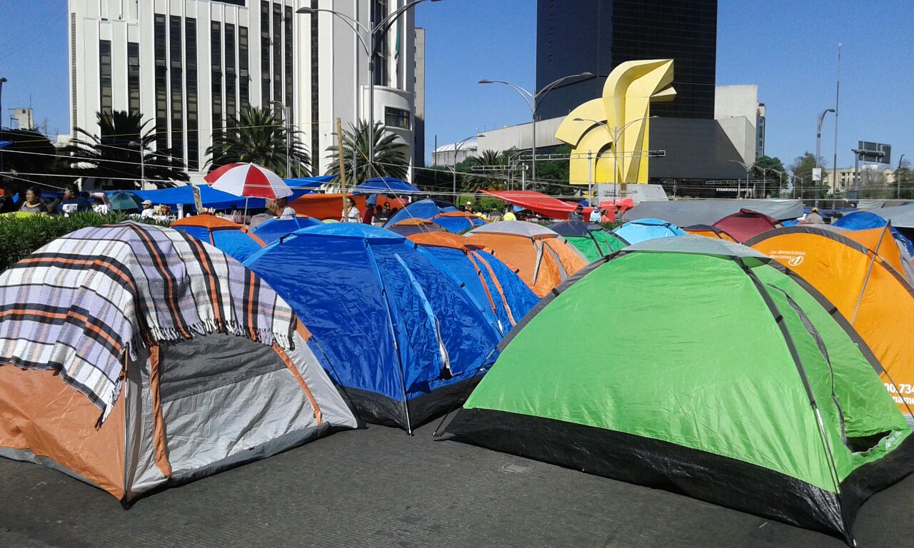 Los maestros llegaron a la ciudad de México esta mañana como parte de las protestas que realizarán durante los tres días de paro 