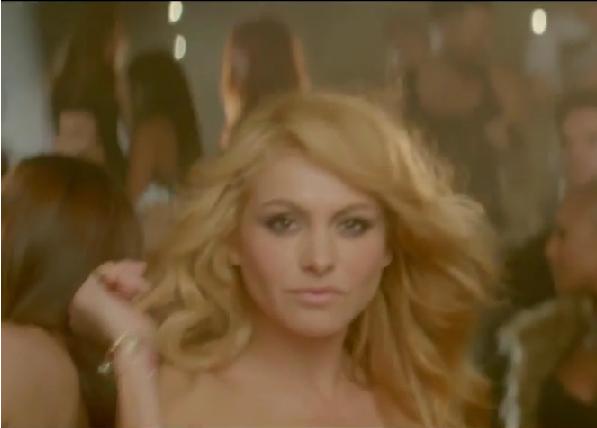Paulina Rubio en su nuevo video. 