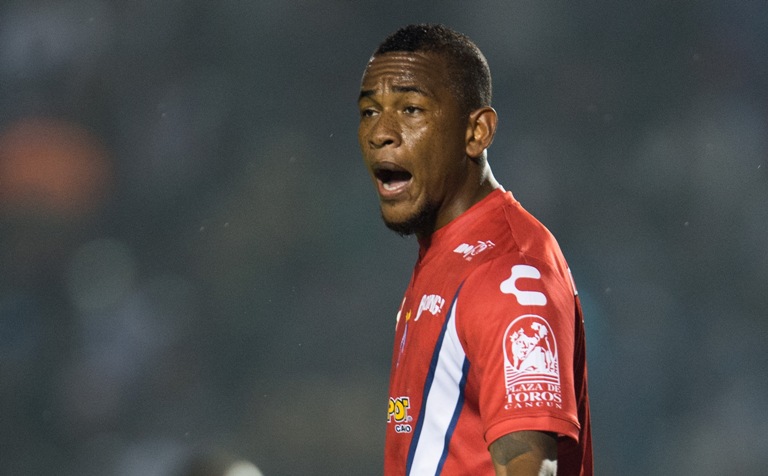 Leiton Jiménez, defensor de los Tiburones Rojos del Veracruz