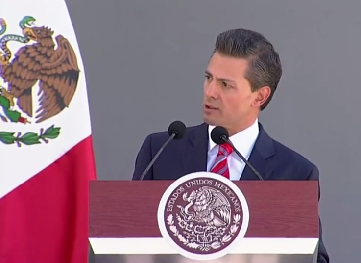 El presidente Enrique Peña Nieto en la ceremonia de conmemoración del centenario de la creación de la Fuerza Aérea Mexicana.