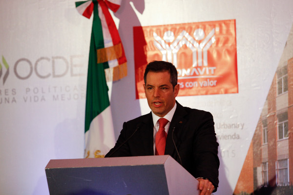 Alejandro Murat Hinojosa, director del Infonavit, explicó que las propiedades en Nueva York y Florida que The New York Times atribuyó a su esposa Ivet