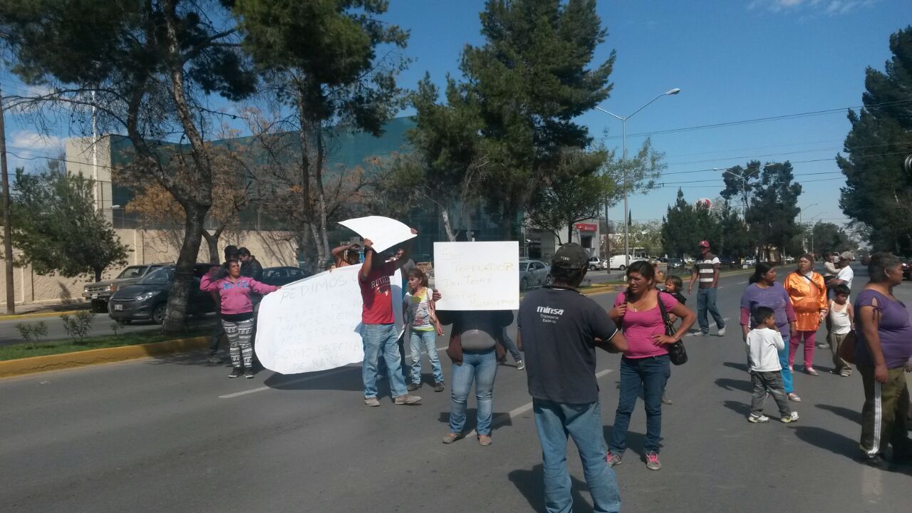 Bloqueo del bulevar V. Carranza en Saltillo.
