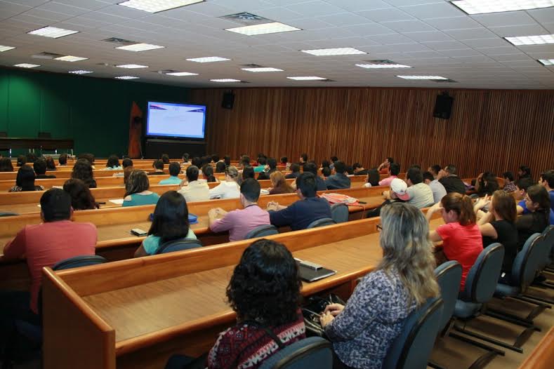 Los interesados deberán tener cierto dominio de los idiomas francés e inglés.