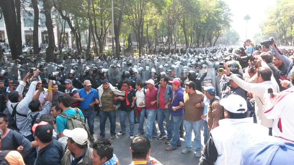 Los maestros se encuentran en la Glorieta de Colón 