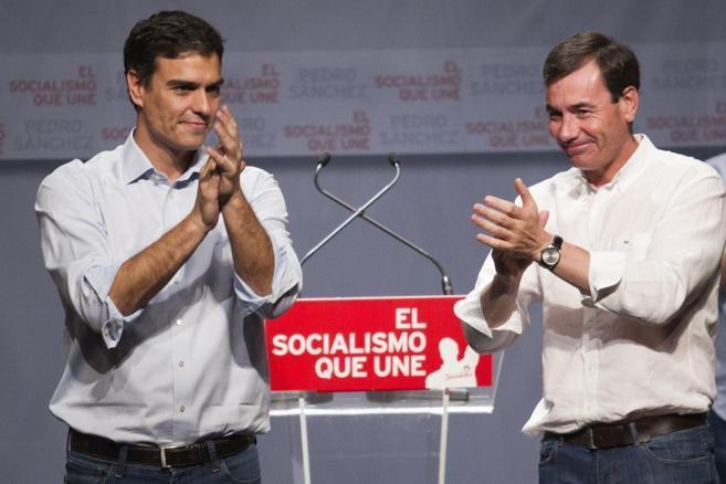 Pedro Sánchez (i), líder del PSOE, junto a Tomás Gómez (d), líder del PSM, en un acto electoral en Madrid