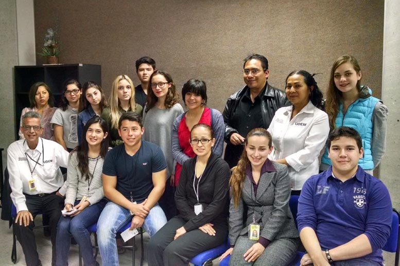 Participantes del Café Literario de la Universidad de Monterrey.