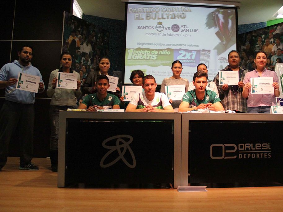 Santos Laguna ofreció una plática a estudiantes, denominada "Un Guerrero no Bullea".