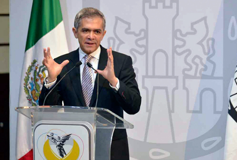 Miguel Ángel Mancera, jefe de Gobierno capitalino, dijo que directivos de CAF aceptaron asumir los costos de adecuación de los trenes para la Línea 12