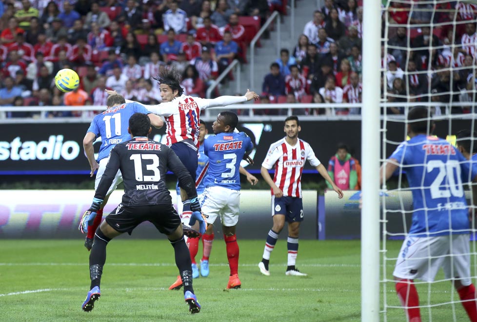 Empatan Chivas y Tiburones en el Omnilife
