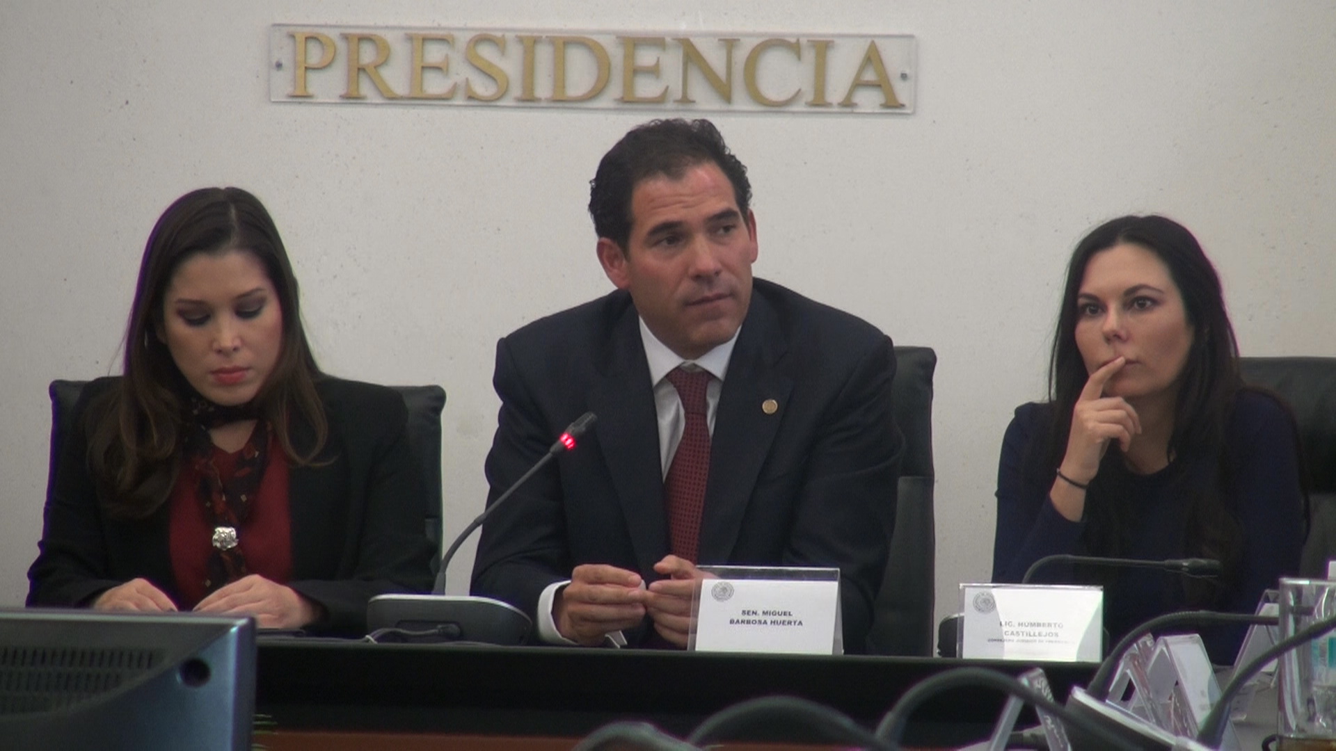 Comisiones dictaminadoras del Senado se reunieron con los comisionados del IFAI. 