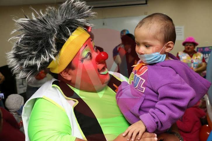 El convivio contó con show de payasos, personajes infantiles y luchadores, en el marco que Día Contra el Cáncer Infantil que fue ayer.