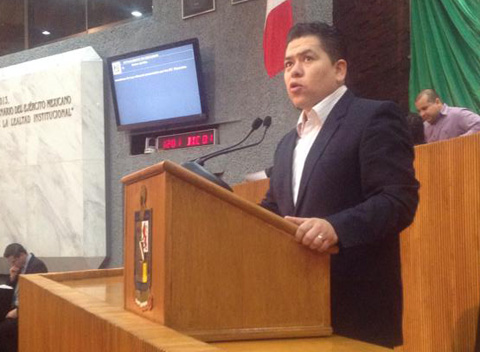 El legislador local panista, Héctor Briones López.