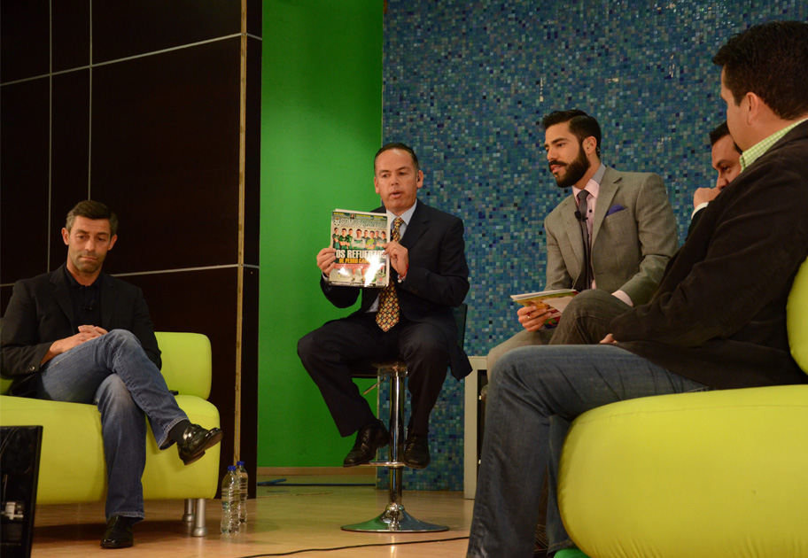 En el panel participaron Roberto Fernández y Sergio Gómez, junto a dos abonados del Club, quienes despejaron sus dudas ante Caixinha.