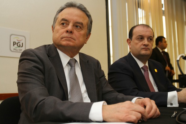 El procurador del Distrito Federal, Rodolfo Ríos, y el secretario de Energía, Pedro Joaquín Coldwell, explicaron las causas de la explosión. 