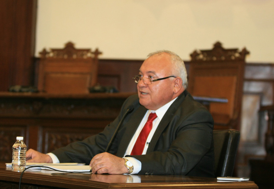 Auditor superior de Coahuila, Armando Plata.