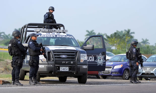 Cierran autopista Durango-Mazatlán por aparatoso accidente.