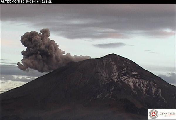 El volcán presentó su mayor exhalación la tarde de ayer. 