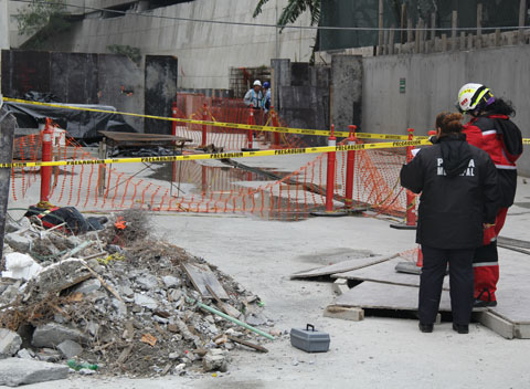 Elementos de la Policía Municipal y PGJE acudieron al lugar.