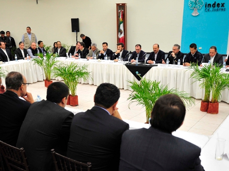 El secretario de Hacienda, Luis Videgaray se reunión con el gobernador César Duarte y empresarios de Juárez. 