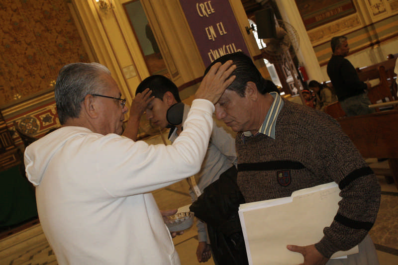 Cerca de 45 mil fieles católicos acudieron a tomar ceniza en la Catedral de Tampico