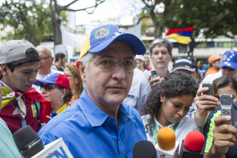 Antonio Ledezma, durante una marcha convocada por los estudiantes opositores en el municipio Chacao, en Caracas, el 20 de abril de 2014