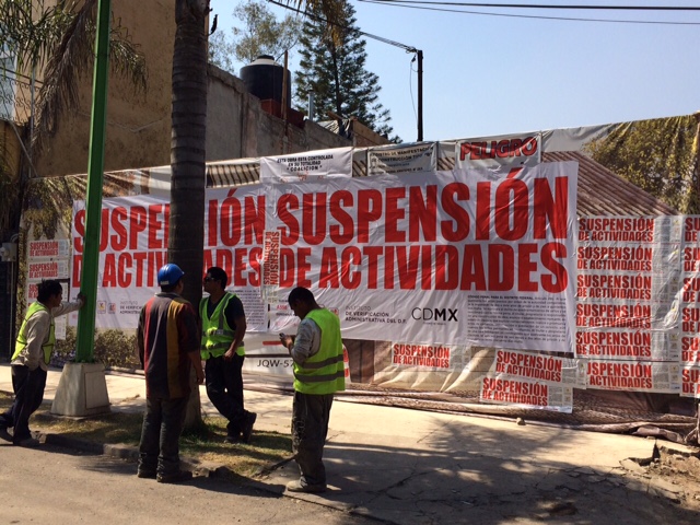 Colocaron sellos de suspensión por tercera vez en el predio Sierra Amatepec 263 donde se construirían departamentos de lujo.
