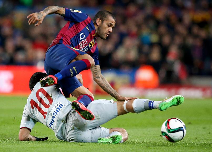 Dani Alves, defensor del Barcelona