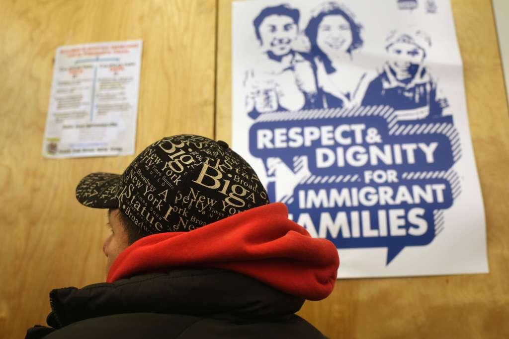 Inmigrantes asistieron a un taller ofrecido por el Programa de Acción Diferida para Llegados en la Infancia (DACA por sus siglas en inglés), el 18 de 