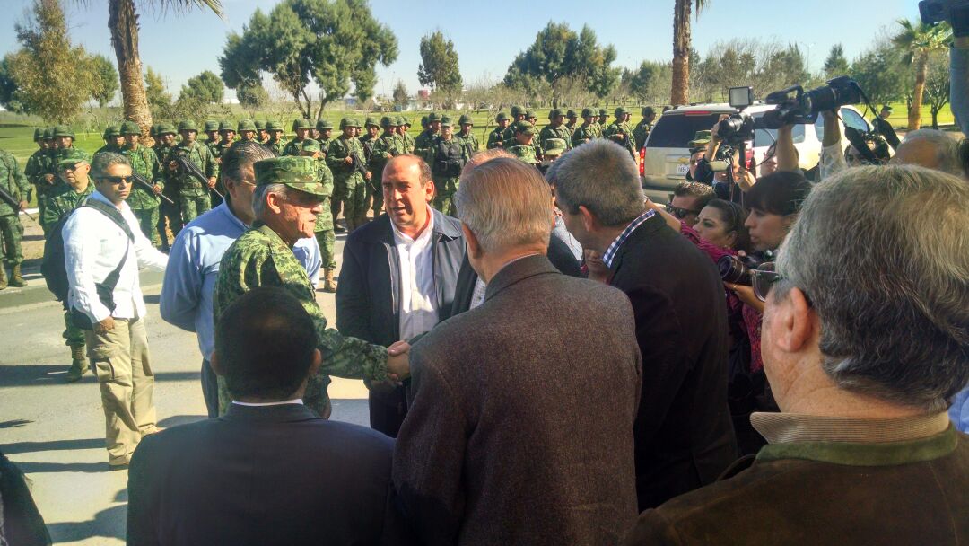 El General Salvador Cienfuegos Zepeda, afirmó que los coahuilenses no quieren que el ejército se retire de las calles.