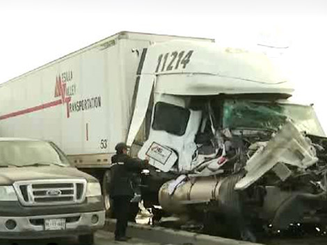 Se informó que los afectados viajaban a bordo del tráiler, propiedad de la empresa HG Transportaciones.