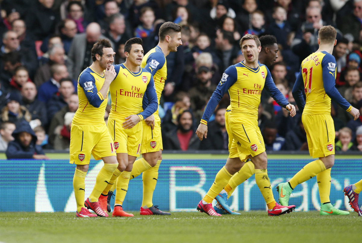 Celebración del Arsenal tras gol de Santi Cazorla