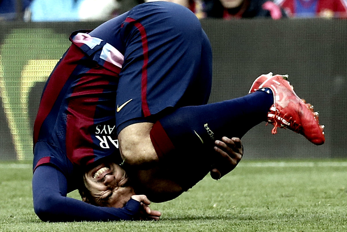 Daniel Alves cometió un error que costó un gol 