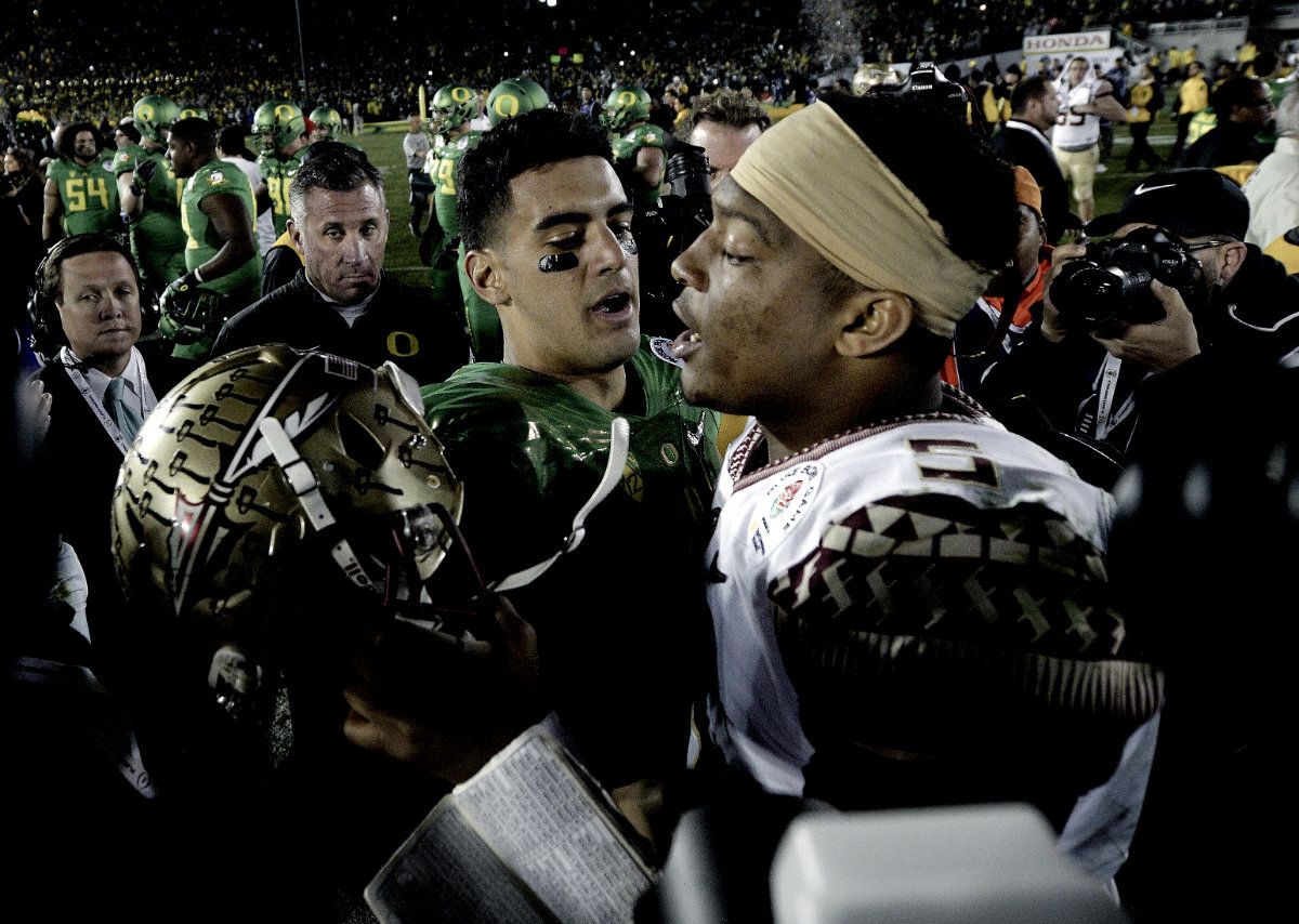 Marcus Mariota y Jameis Winston, en un partido de la NCAA