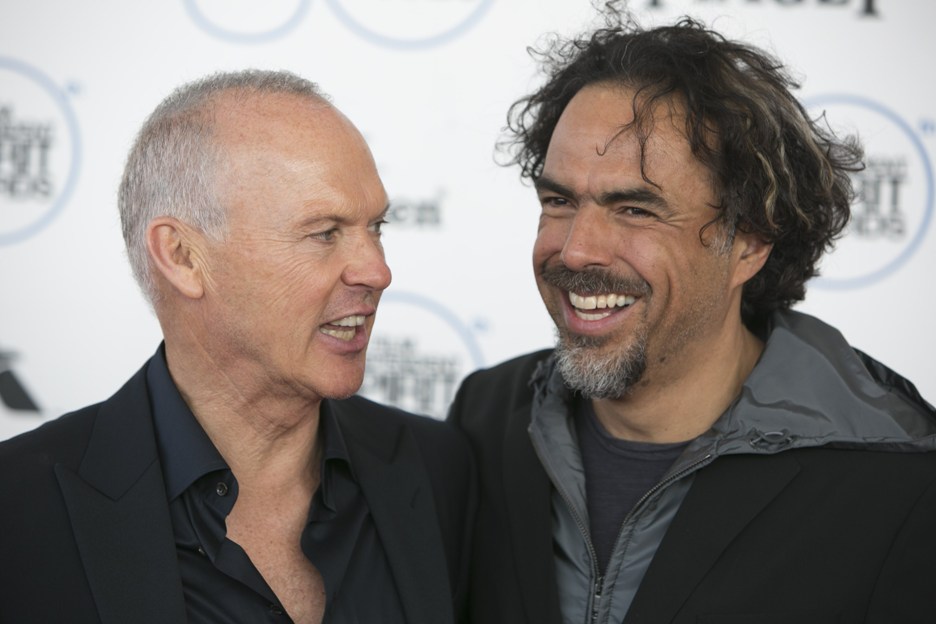 Michael Keaton y Alejandro González Iñárritu se mostraron sonrientes. 