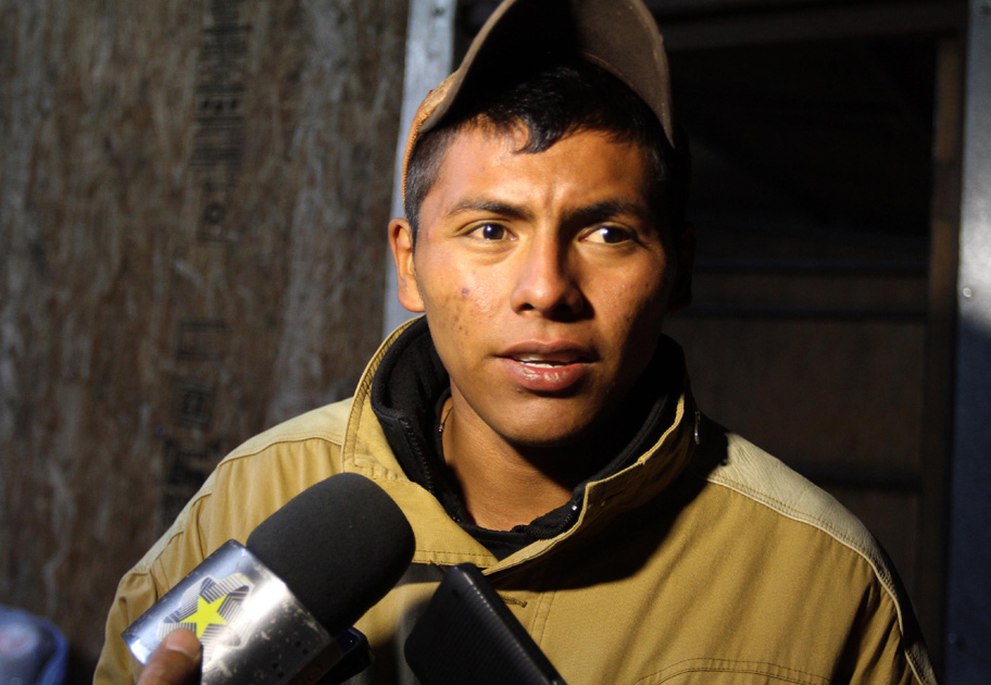 Los alumnos de Normal Rural de Ayotzinapa se sumaron a las actividades del aniversario de la explosión de la mina de carbón en Coahuila. 