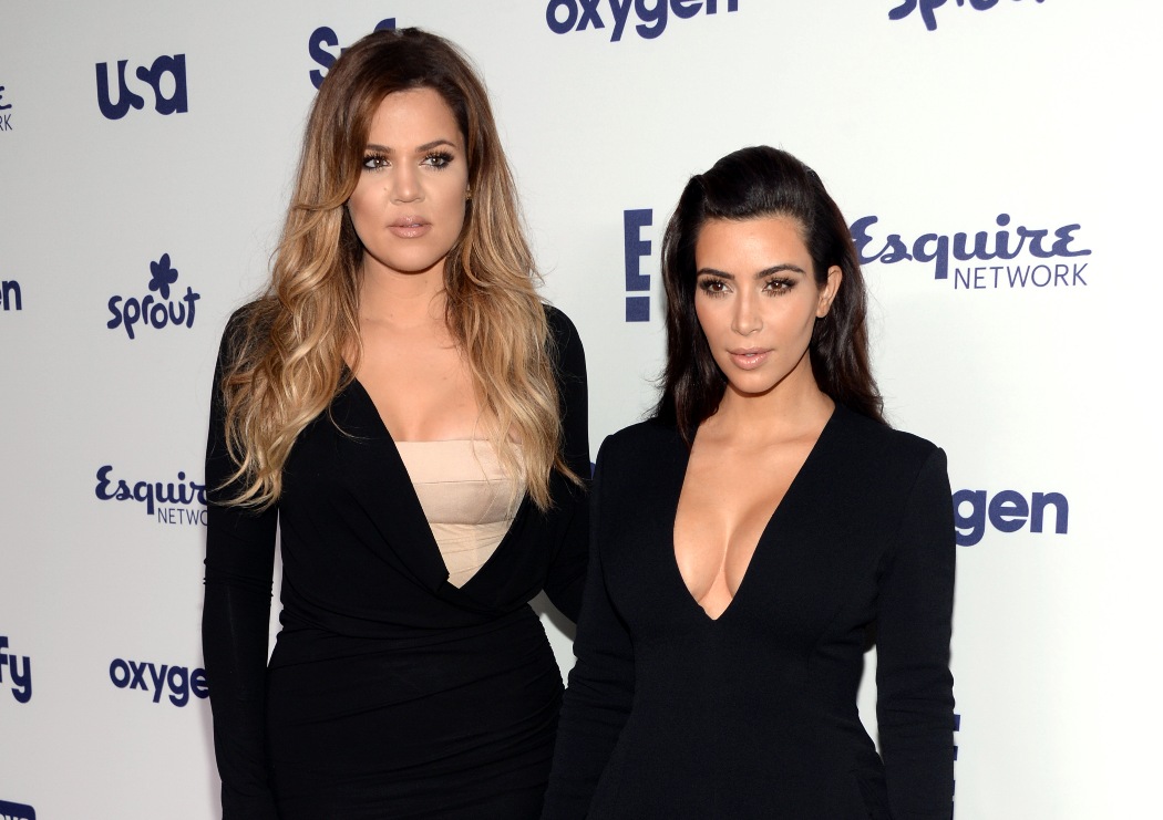 Khloe y Kim Kardashian se encuentran bien, según informó su representante. 