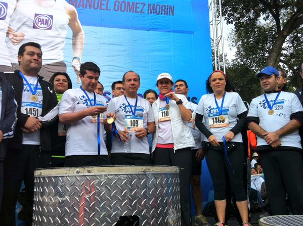 La entrega de medallas a los panistas.