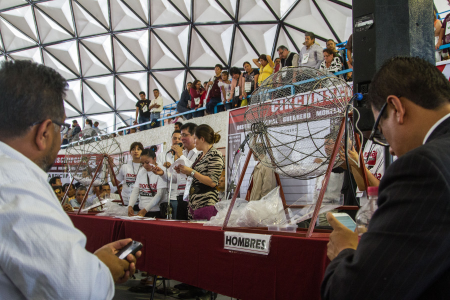 Morena rifa candidaturas pluris entre sus militantes.