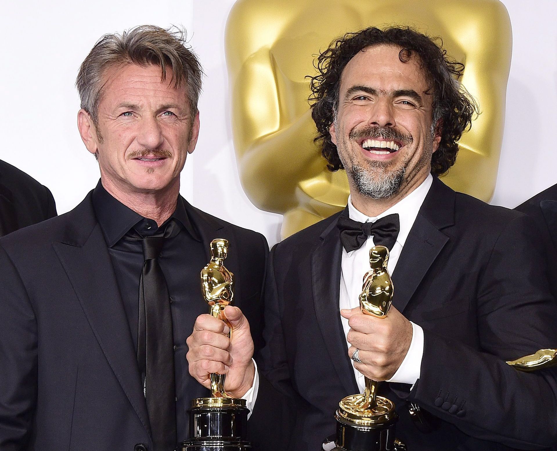 Sean Penn causó polémica con su comentario al dar el galardón al director mexicano. 