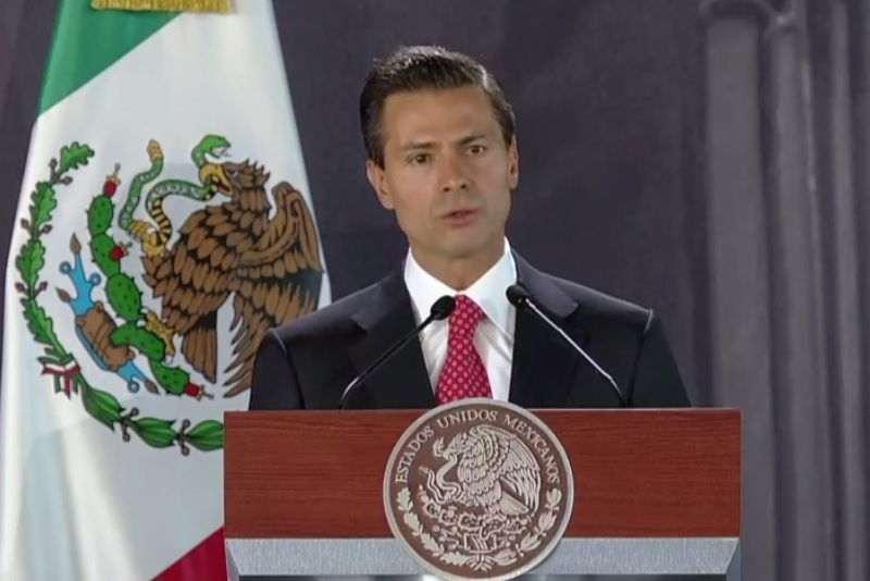 El presidente Enrique Peña Nieto durante la entrega del Premio Internacional Carlos Fuentes a la Creación Literaria en idioma español.